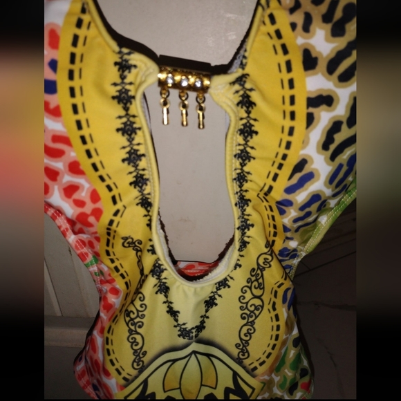 Bikini - Picture 4 of 9